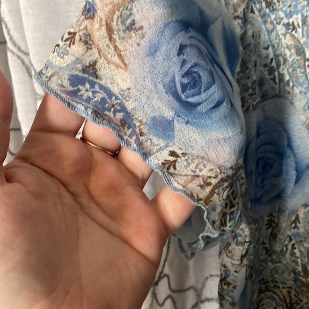 Light blouse! - Picture 5 of 5